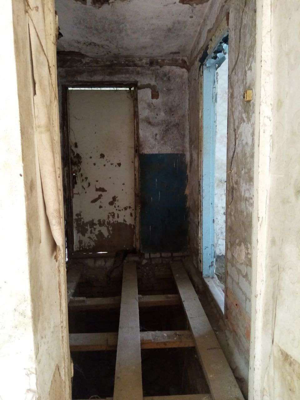 1/4 доля в праве на жилое помещение, площадь: 60,7 кв.м., адрес (местонахождение): Ставропольский край, Левокумский район, село Левокумское, улица Борцов Революции, дом №63, квартира 1, кадастровый номер: 26:14:010204:1452 В имуществе имеются доли, принадлежащие несовершеннолетним сособственникам.