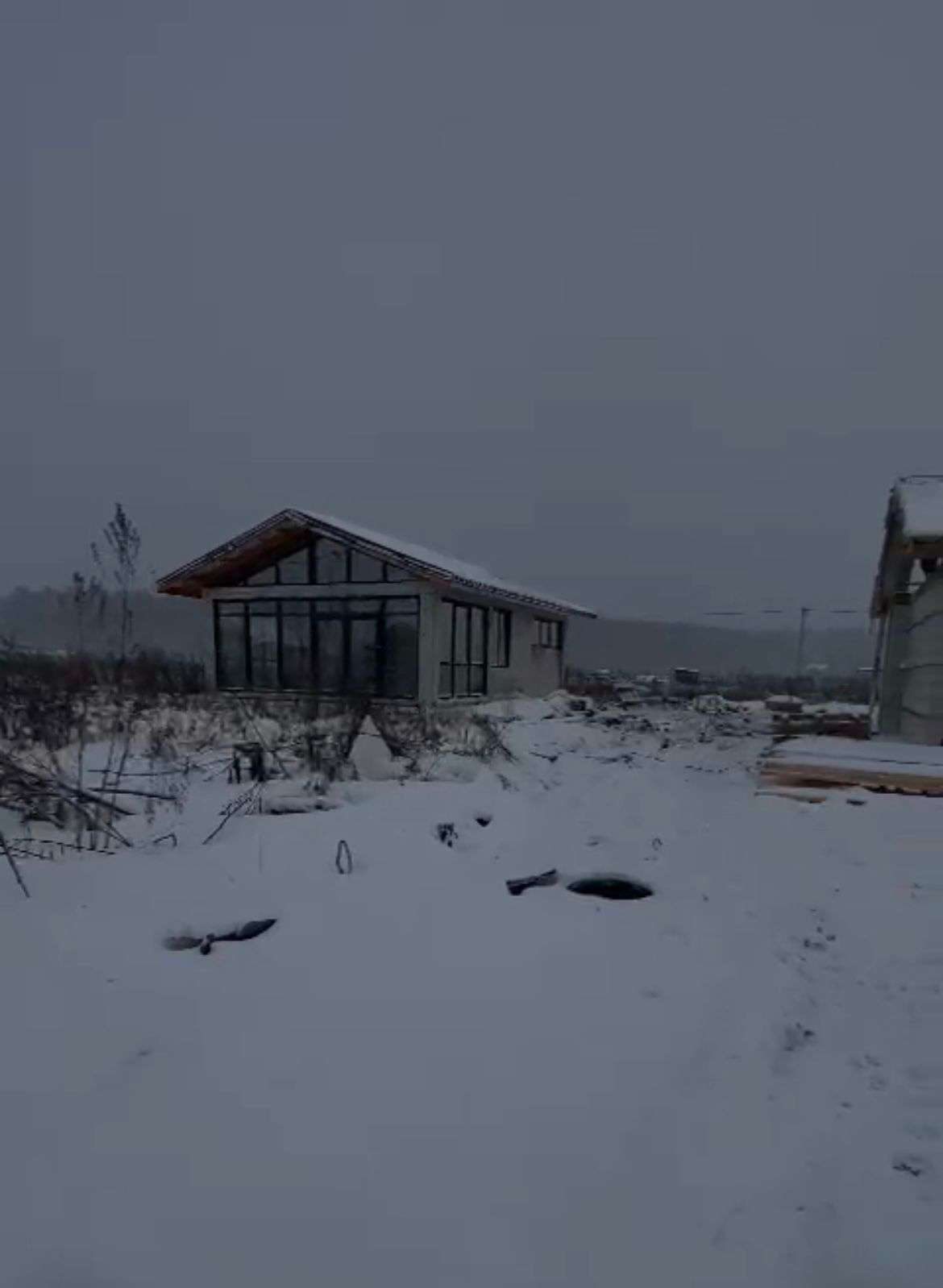 Жилое здание, площадь: 88,6 кв.м., кадастровый номер: 50:08:0060239:2573, земельный участок, площадь: 615 кв.м., кадастровый номер: 50:08:0060239:1381. Категория земель: земли населенных пунктов, вид разрешенного использования: для индивидуального жилищного строительства. Адрес (местоположение): Российская Федерация, Московская область, м.о. Истра, д Загорье, д. 1381 *объект может быть приобретен с использованием заемных средств ПАО Сбербанк