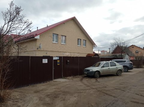 Квартира (1 этаж, мансарда) - 112,1 кв. м в многоквартирном доме, 1/4 доли общей долевой собственности земельного участка - 595 +/- 4,99 кв. м, адрес: Ярославская обл., г. Ярославль, 2-й пер. Слепнева, д. 19, кв. 4