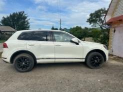 Легковой автомобиль: Марка: VOLKSWAGEN, Модель: TOUAREG, Идентификационный номер (VIN): XW8ZZZ7PZBG002501, год выпуска: 2010 - начальная стоимость 1 575 000 рублей. Имущество выставляемое на торги является предметом залога в пользу ПАО "Совкомбанк" Финансовый управляющий не гарантирует отсутствие новых ограничений во время проведения торгов и заключения договора купли-продажи. Подробную информацию об ограничениях, касаемо движимого имущества, можно получить на официальном сайте ГИБДД, указав