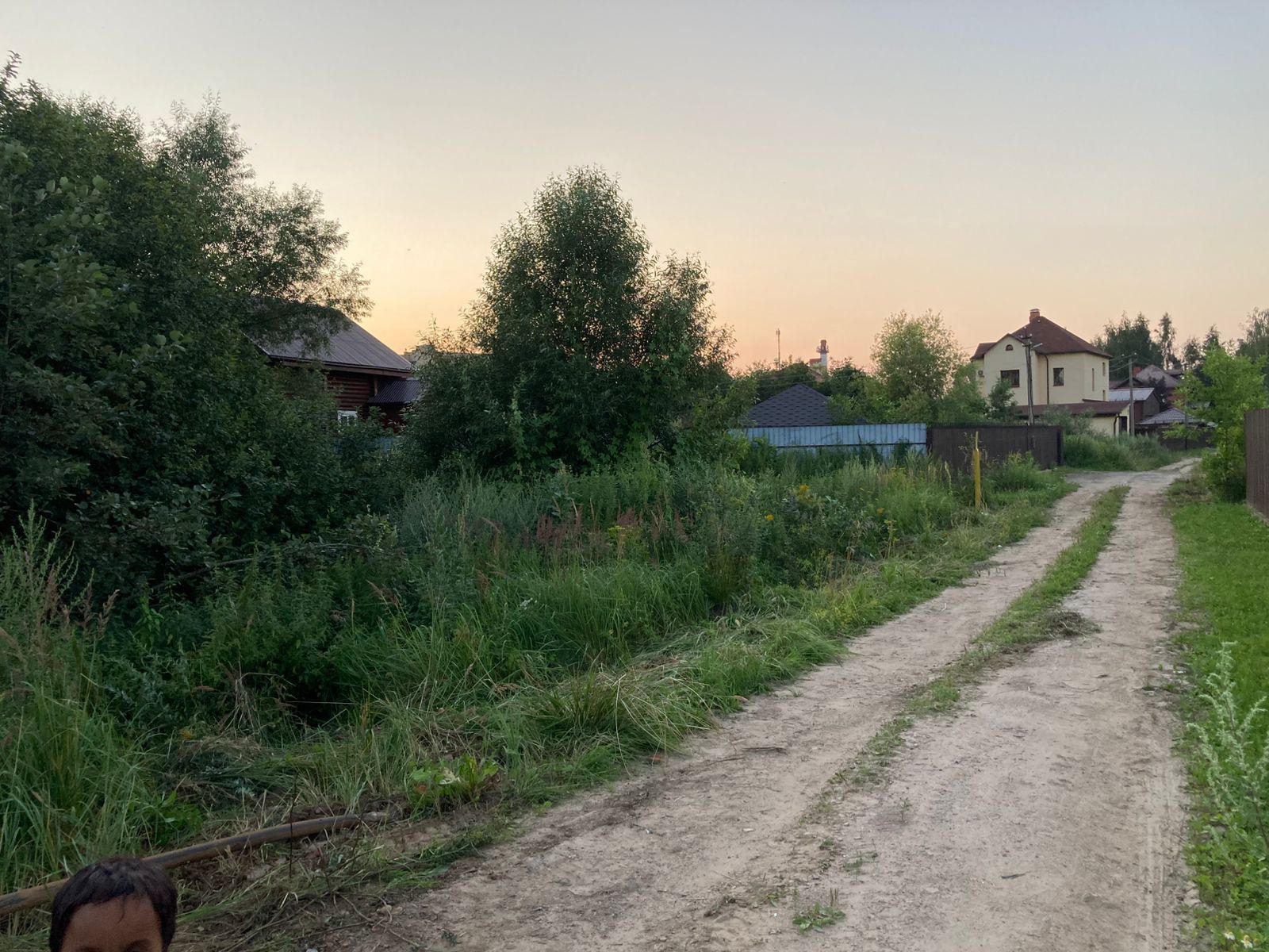 Земельный участок, площадь: 790кв.м., адрес (местонахождение): Российская Федерация, Смоленская область, р-н Гагаринский, г Гагарин, ул Садовая, д 24, категория земель: Земли населенных пунктов, разрешенное использование: для индивидуального жилищного строительства, кадастровый номер: 67:03:0010122:137