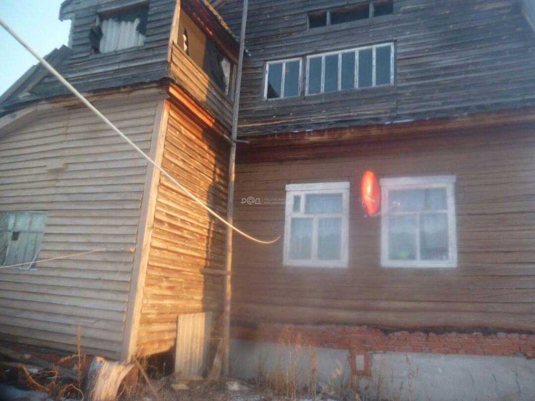 Жилой дом - 48,8 кв. м, адрес: Республика Башкортостан, м. р-н Архангельский, с.п. Краснозилимский сельсовет, д. Кысынды, ул. Центральная, д. 22, земельный участок - 2 740 кв. м, местоположение установлено относительно ориентира, расположенного в границах участка. Почтовый адрес: Республика Башкортостан, р-н Архангельский, с/с Краснозилимский, д. Кысынды, ул. Центральная, д. 22
