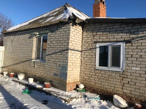 Лот №1, Часть жилого дома площадью 49,5 кв. м и земельный участок 300 кв. м в с. Воскресенское Саратовская области
