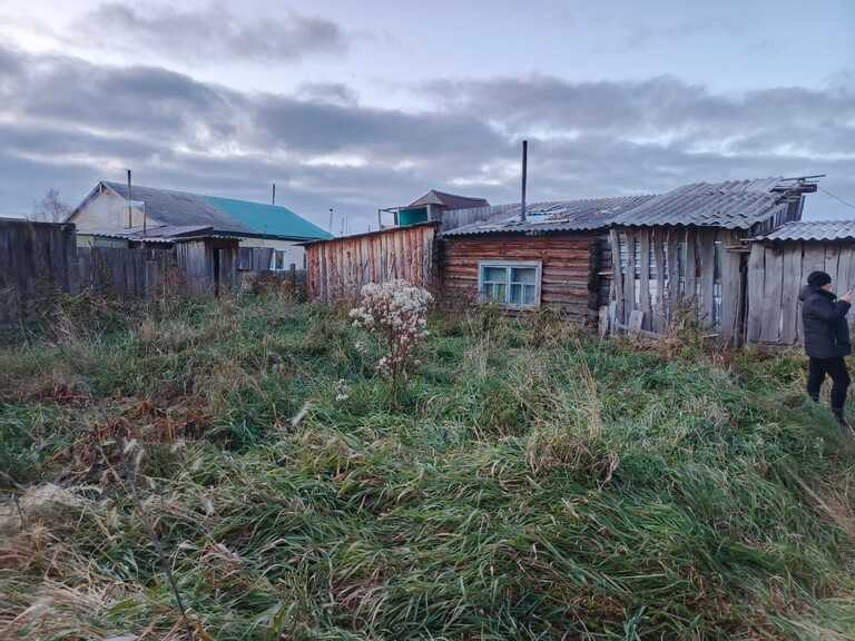 Земельный участок, общей площадью 663 м2, кадастровый (условный) номер: 55:02:010508:11, Жилой дом, площадью 57,2 м2, кадастровый (условный) номер: 55:02:010508:33, расположенные по адресу: Омская область, Большереченский муниципальный р-н, рп Большеречье, 70 лет ВЛКСМ ул, д.36 Объект может быть приобретен с использованием заемных средств ПАО Сбербанк