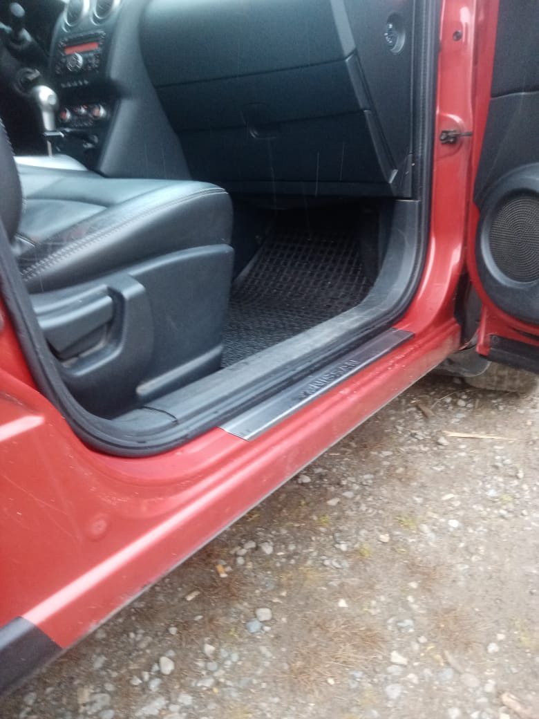 Автомобиль марки Nissan Qashqai 2.0 TEKNA PACK, цвет темно-красный, год выпуска 2007, модель, № двигателя: MR20 283371А, шасси: отсутствует, кузов: SJNFBNJ10U1015692, идентификационный номер (VIN): SJNFBNJ10U1015692.