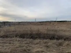 Земельный участок для одноквартирных усадебных жилых домов, КН 24:04:0305001:6905, площадь 602 +/- 9 кв.м., адрес: Местоположение установлено относительно ориентира, расположенного за пределами частка. Почтовый адрес ориентира: Красноярский край, Березовский район, МО «Есаульский сельсовет», мкр-н «ЕсауловоСити», ул. Ляминар, №16. Является совместно нажитым имуществом супругов.