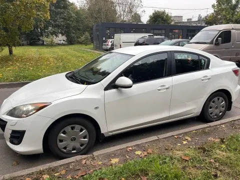 - ТС: MAZDA 3, 2011 года выпуска, номер кузова (кабины, прицепа): JMZBL12Z501281802, цвет кузова: белый. Ограничения/обременения: залог в пользу ПАО СКБ Приморья «ПРИМСОЦБАНК»
