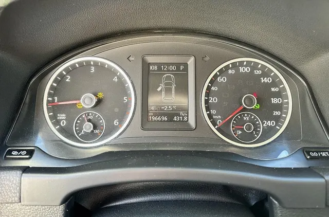 Автомобиль VOLKSWAGEN TIGUAN, 2015 года выпуска, № кузова XW8ZZZ5NZFG115356, идентификационный номер (VIN) XW8ZZZ5NZFG115356, № шасси (рамы) отсутствует, гос. рег. знак О518НЕ138