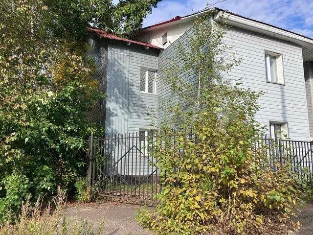 Лот №2, Здание - 524,2 кв. м, право аренды на земельный участок 1133 +/- 12 кв. м, адрес: Республика Коми, г. Печора, ул. Свободы, д. 3, неотделимые улучшения: охранная система, пожарная сигнализация, система видеонаблюдения