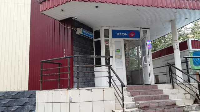 Нежилое здание - 472,8 кв. м, земельный участок - 400 +/- 7 кв. м, адрес: Ханты-Мансийский автономный округ - Югра, г. Сургут, ул. Быстринская, д. 20А