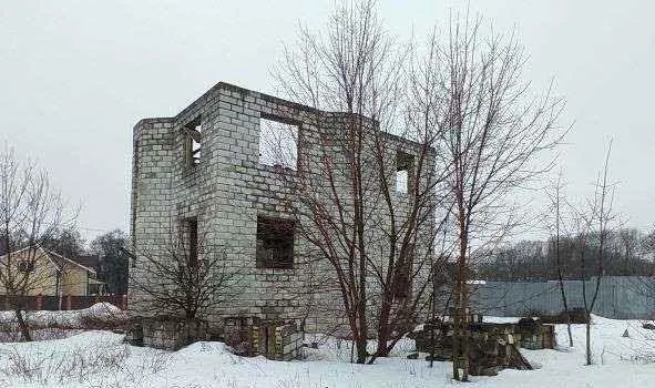 Лот №2, Земельный участок — 1 000 кв. м, адрес: местоположение установлено относительно ориентира, расположенного за пределами участка, ориентир: дом 106с, участок находится примерно в 100 м, по направлению на северо-запад от ориентира, почтовый адрес ориентира: с. п. Софьинское, с. Софьино, уч. 12с