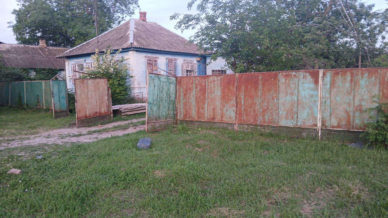 1/4 доля в праве на жилое здание, площадь: 68,1кв.м. и 1/4 доля в праве на земельный участок , площадь: 2 172кв.м.,