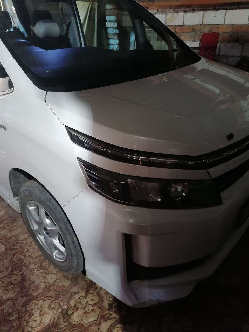 Toyota Voxy, 2014 года, 152 лс