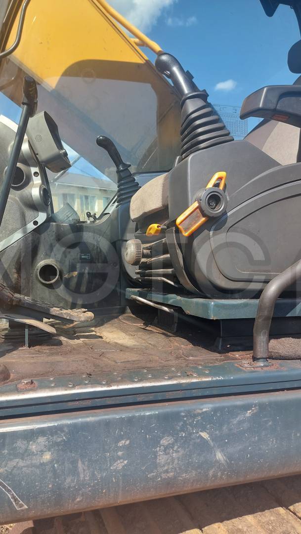 Экскаватор HYUNDAI R300LC-9SH, 2012 года