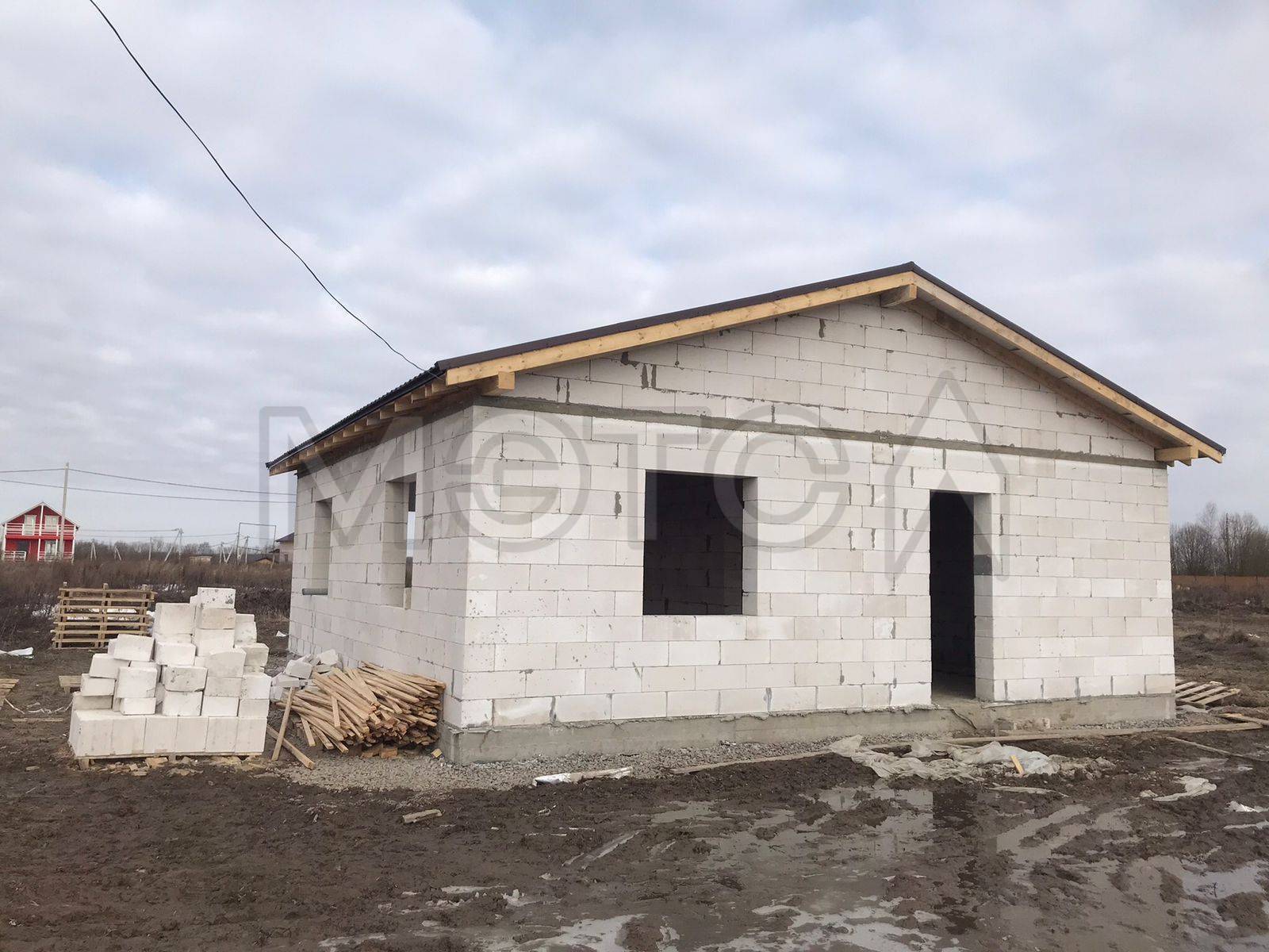 Объект незавершенного строительства и земельный участок 1200 кв.м в Ленинградской обл.