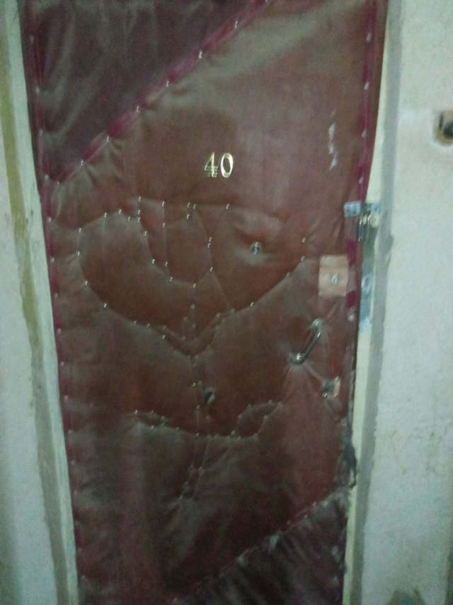 1/2 (1/4 и 1/4) доля в праве на жилое помещение, площадь: 25,3кв.м., кадастровый номер: 30:10:110304:2211