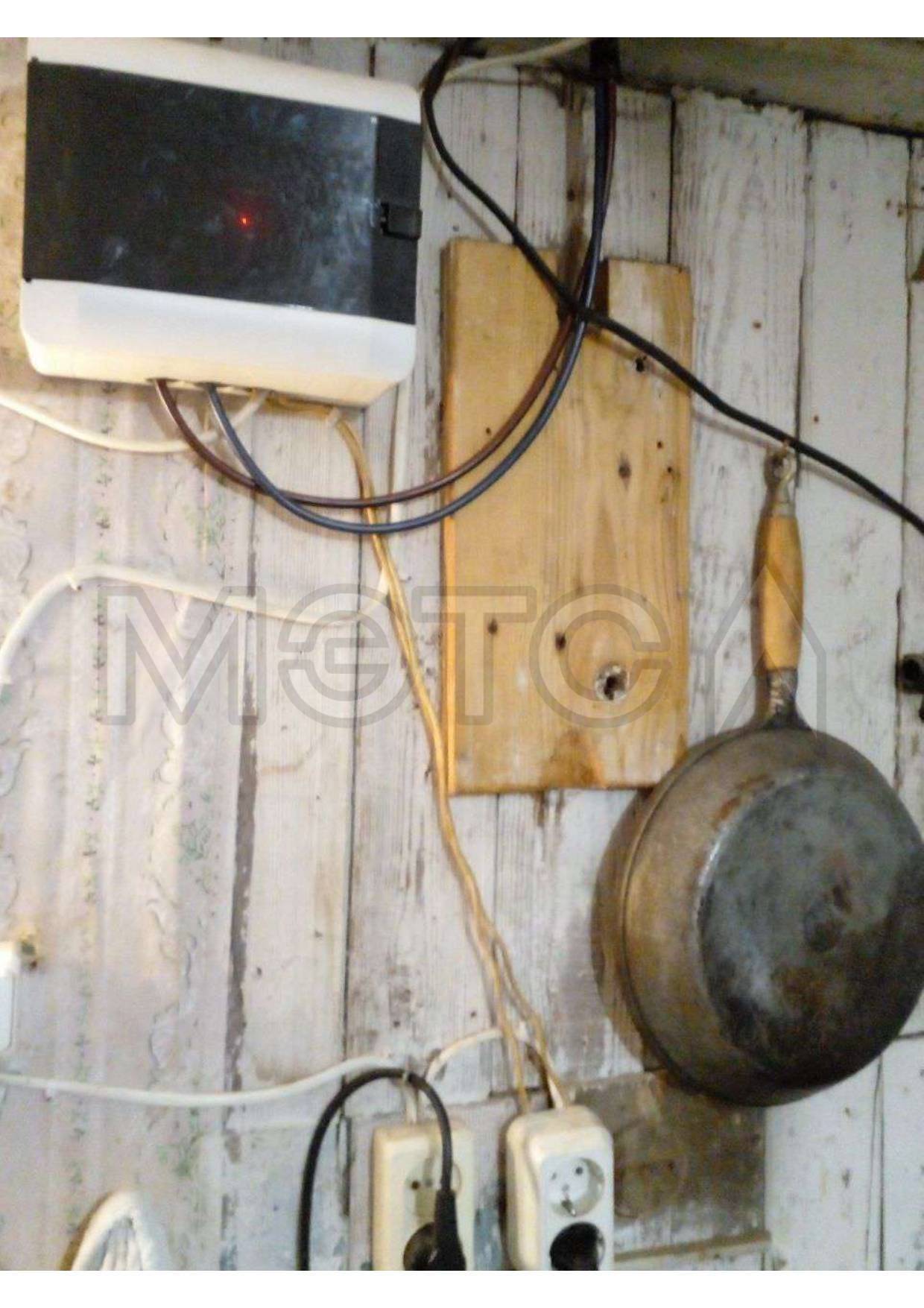 Здание 24,2 кв.м и земельный участок 629 кв.м в Свердловской обл.