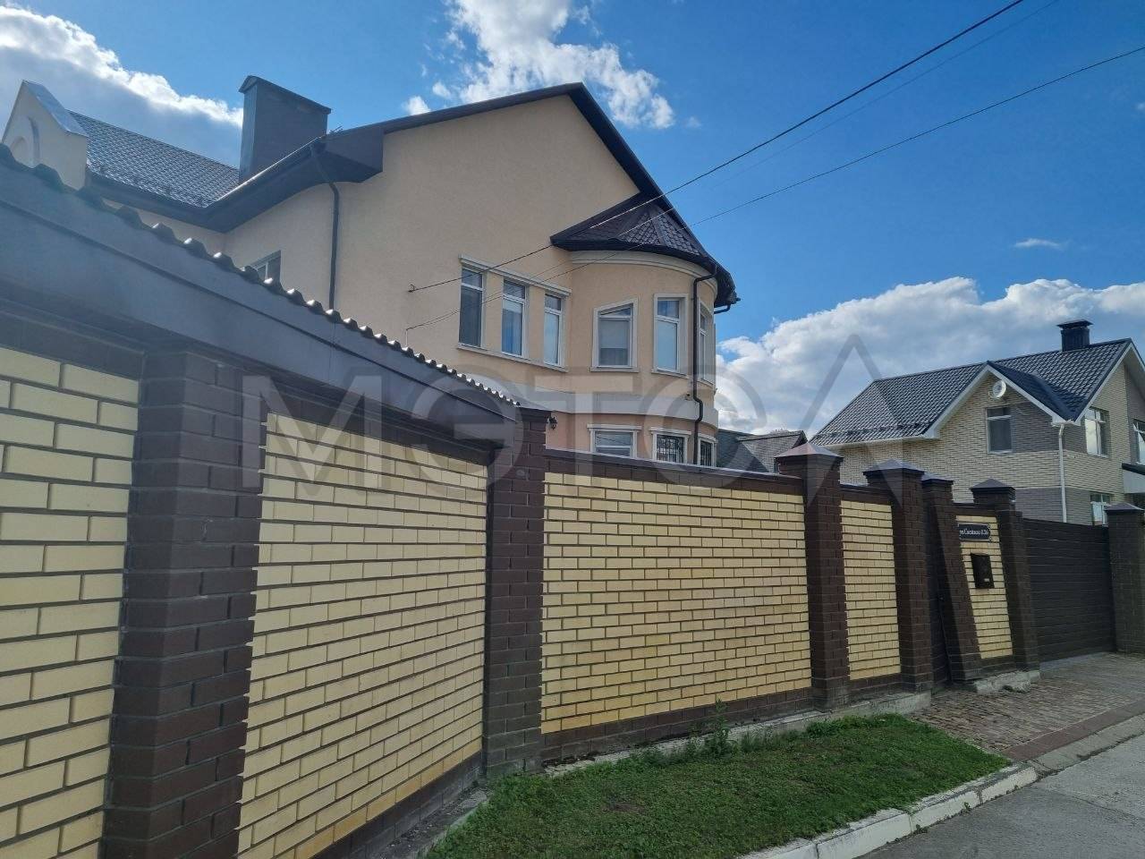 Дом 561,9 кв.м и земельный участок 1344 кв.м в Казани
