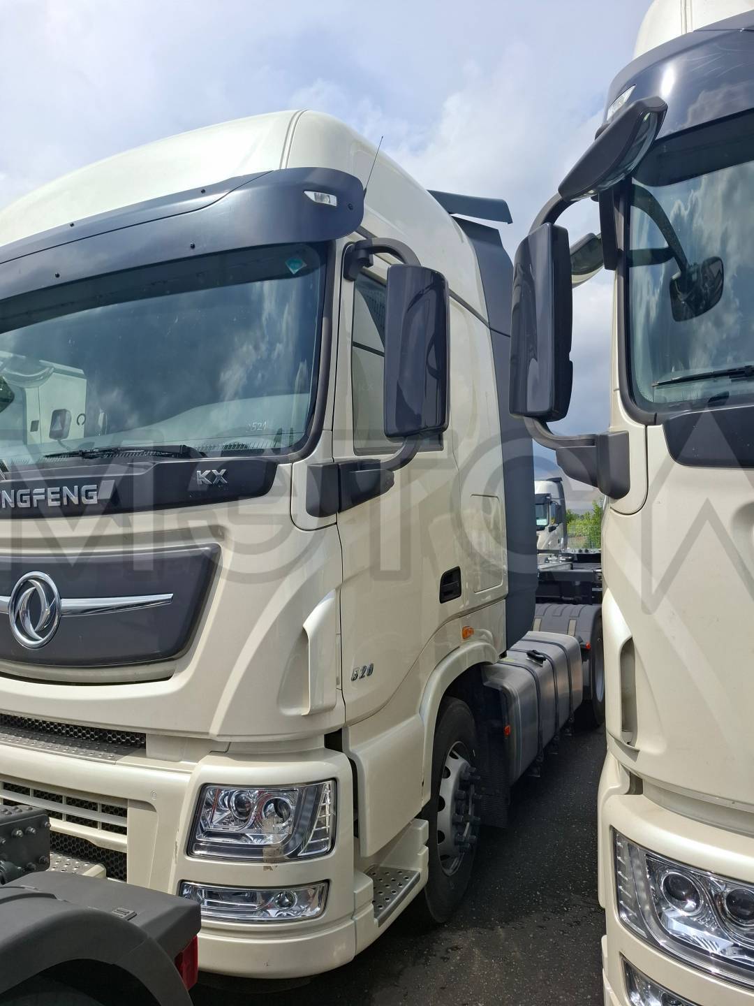 Седельный тягач Dongfeng KX 4x2, 2023 года