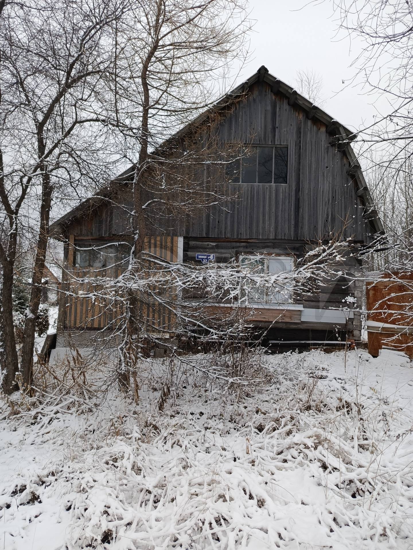 Здание 36 кв.м и земельный участок 705 кв.м в Свердловской обл.