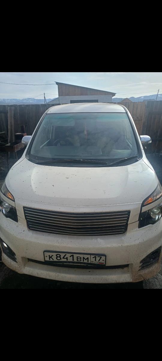 Toyota Voxy, 2011 года, 158 лс, 250178 км