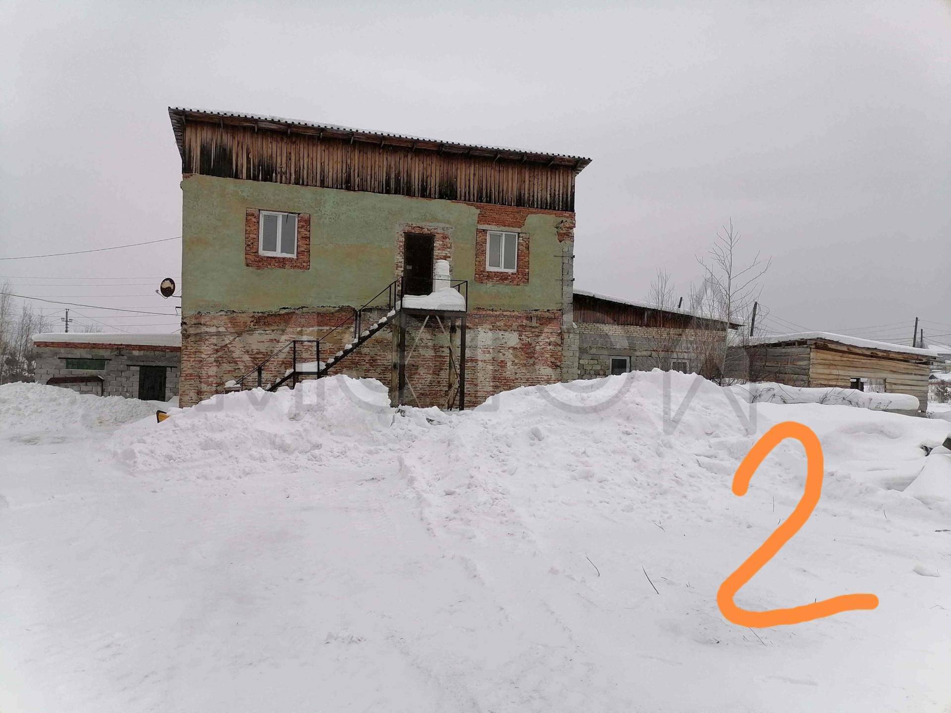 1/2 доля здания в Свердловской обл.