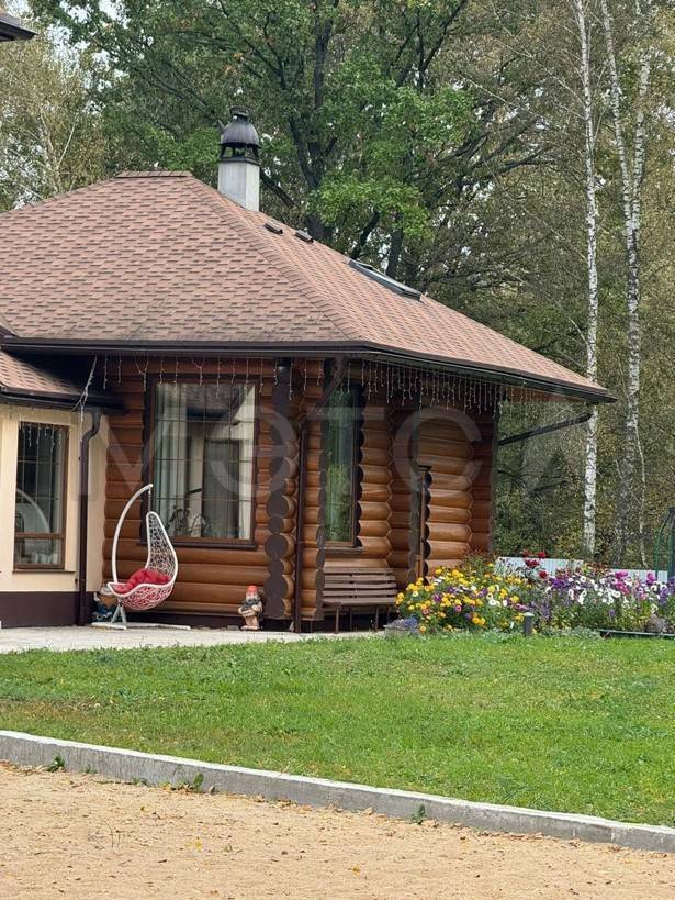 Дом 358,2 кв.м, здание 147,5 кв.м. и земельные участки в Московской обл.