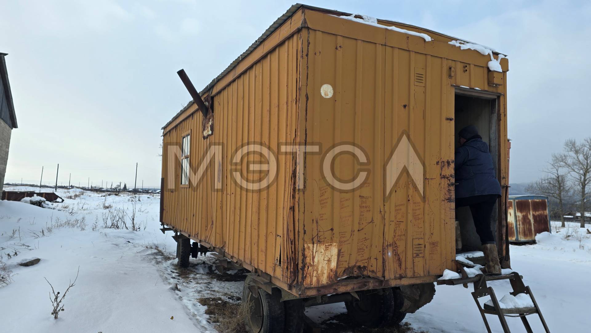 Жилой вагончик; Автомашина КАМАЗ 55111, 1996 года