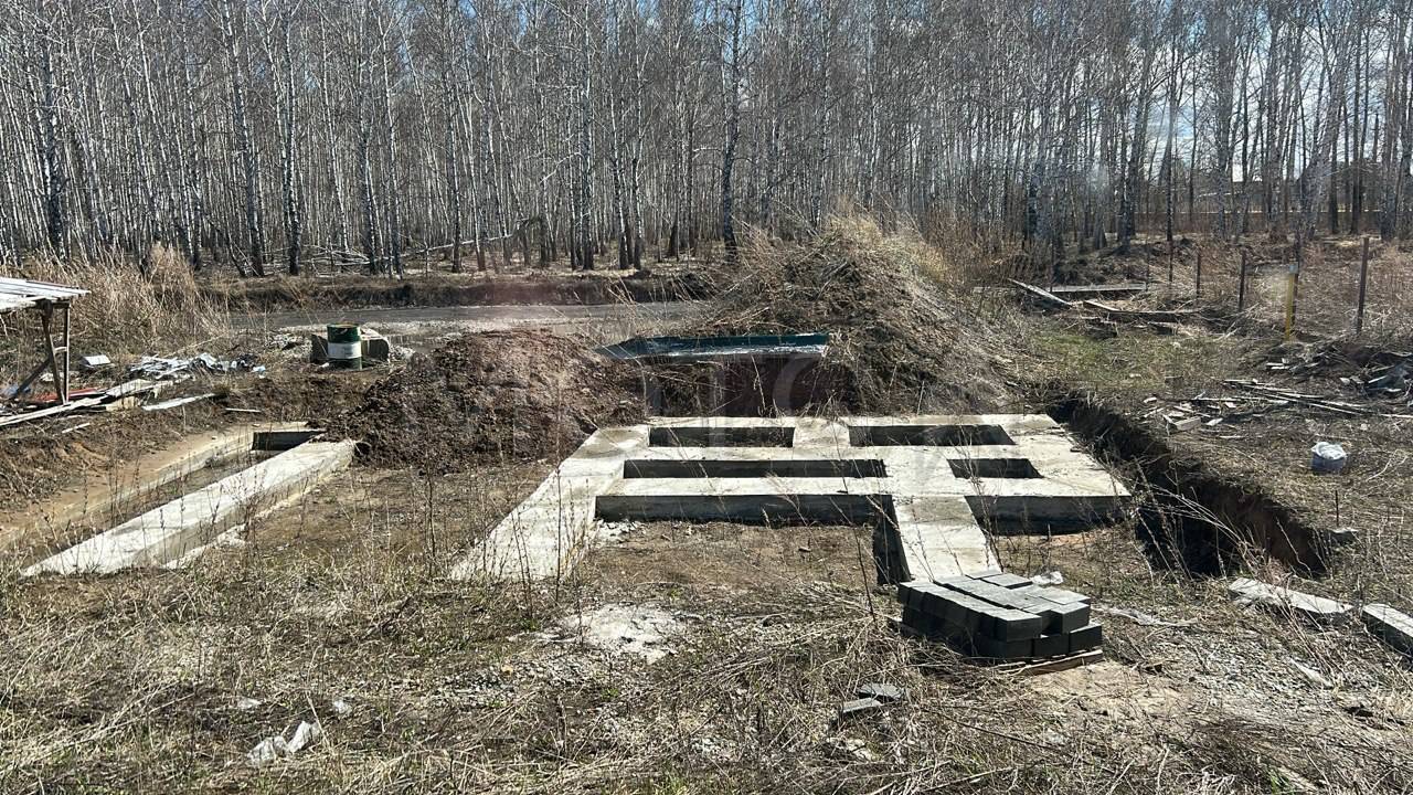 Земельный участок 788 кв.м. и объект незавершенного строительства в Барнауле