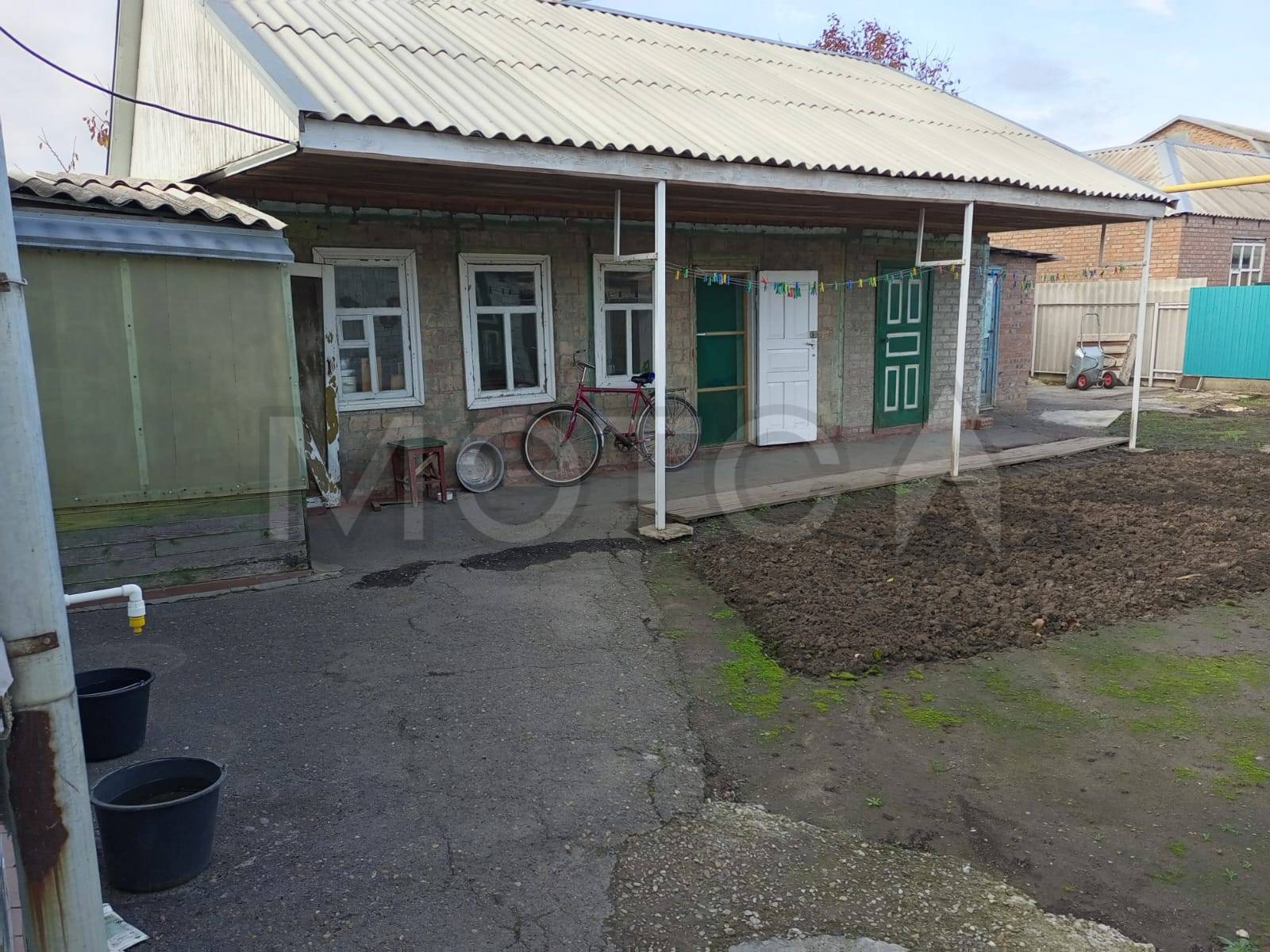 Дом 83,4 кв.м, строения и земельный участок 571 кв.м. в Ростовской обл.