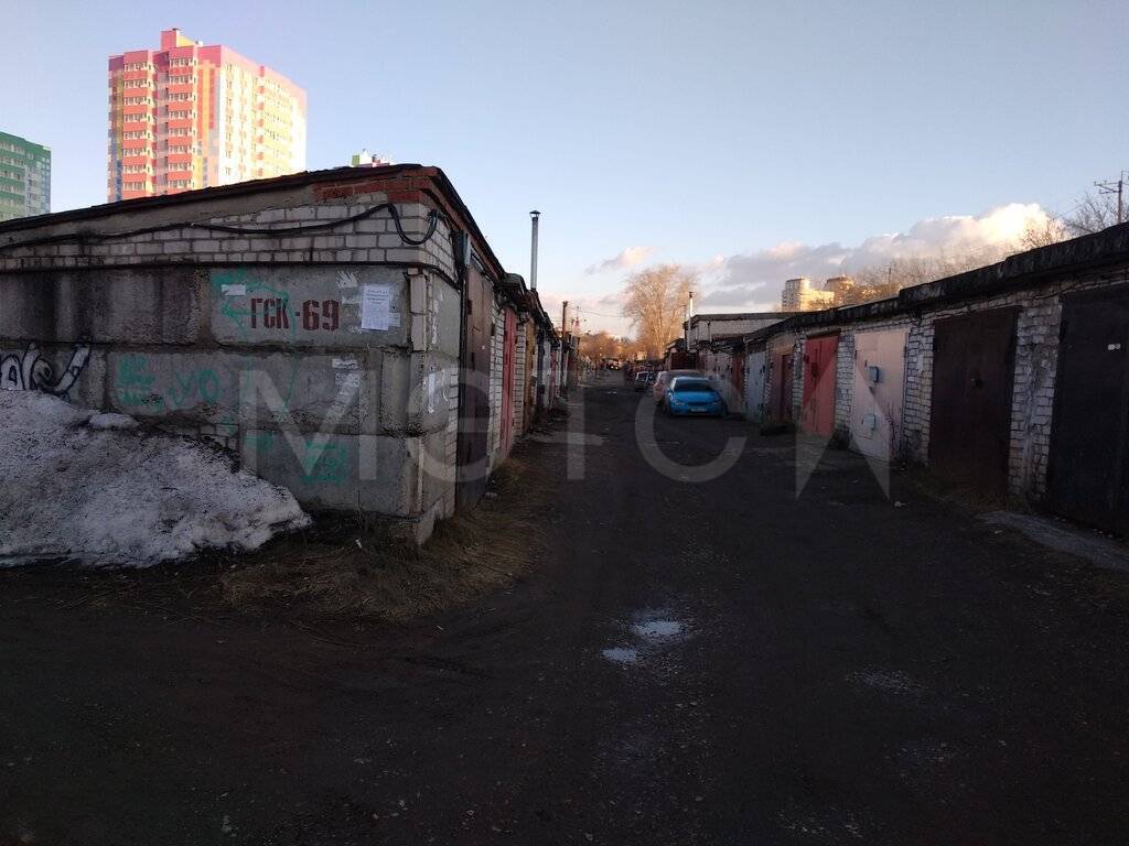 Гаражные боксы и земельный участок 8315 кв.м. в Перми