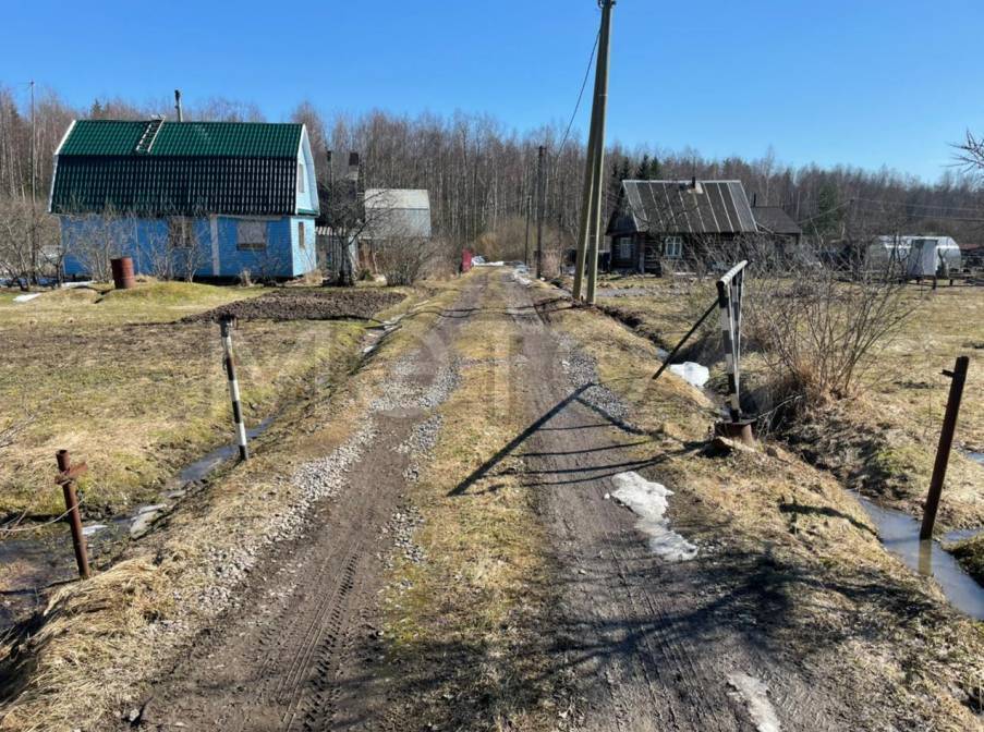 Земельный участок в Ленинградской обл., 1000 кв.м.