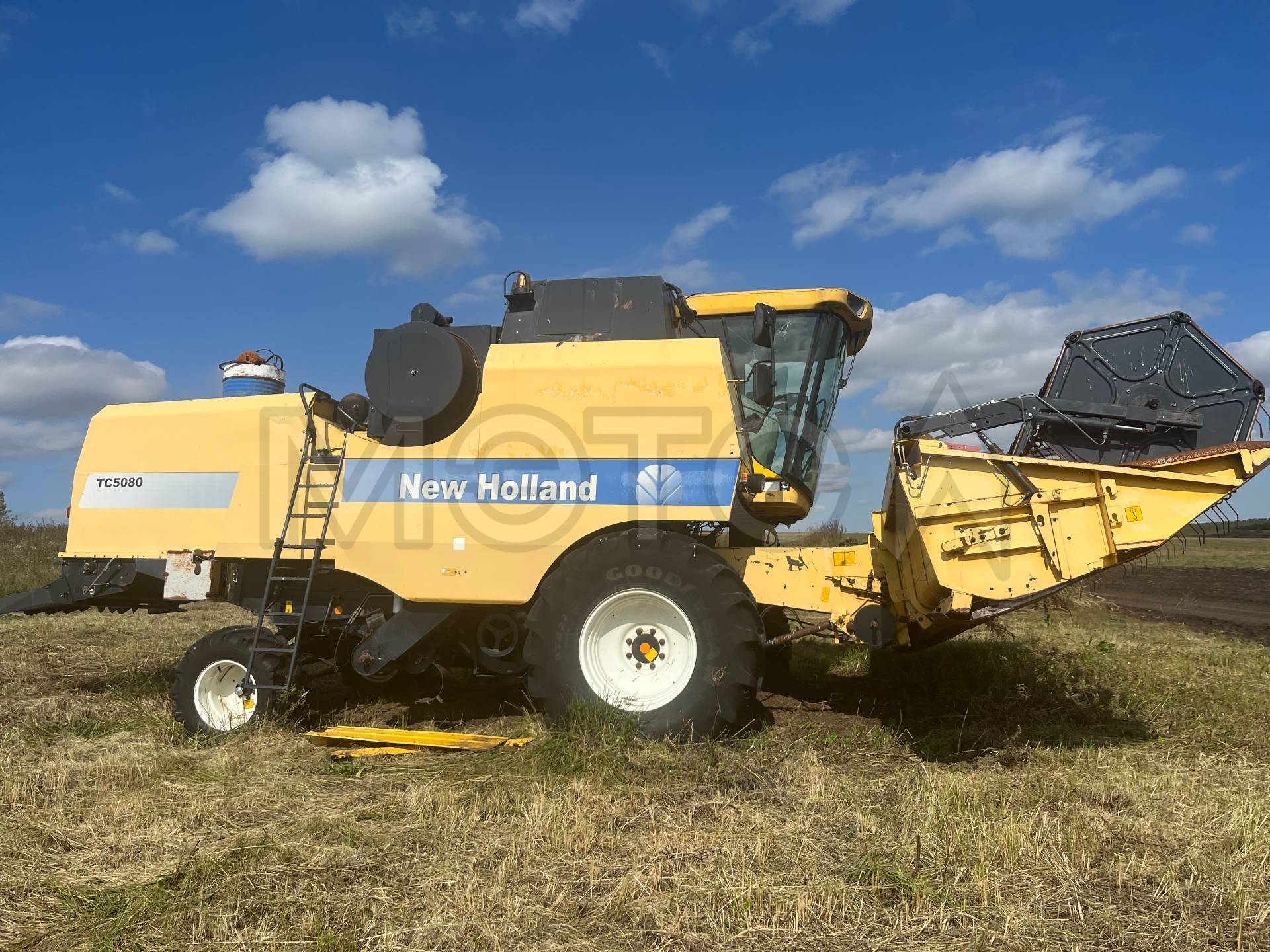 Зерноуборочный комбайн марки New Holland ТС 5080, 2007 года