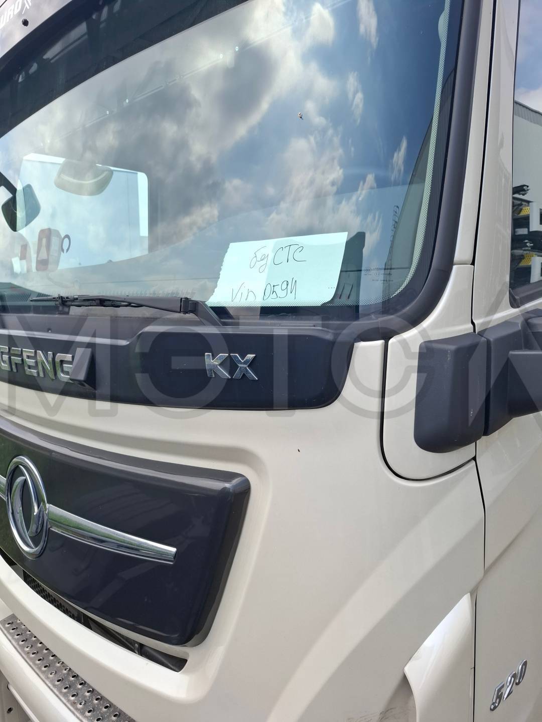 Седельный тягач Dongfeng KX 4x2, 2023 года