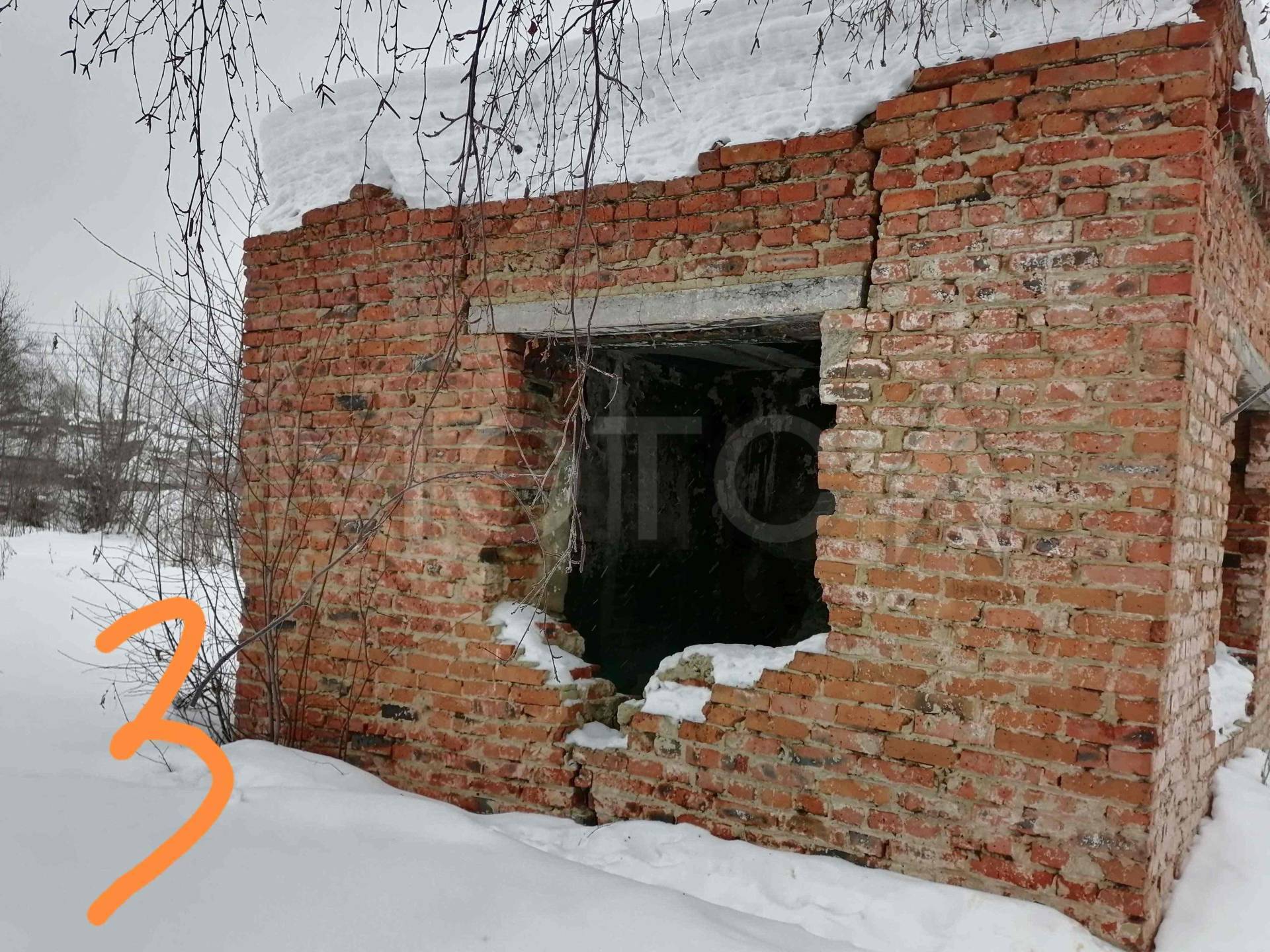 1/2 доля здания в Свердловской обл.
