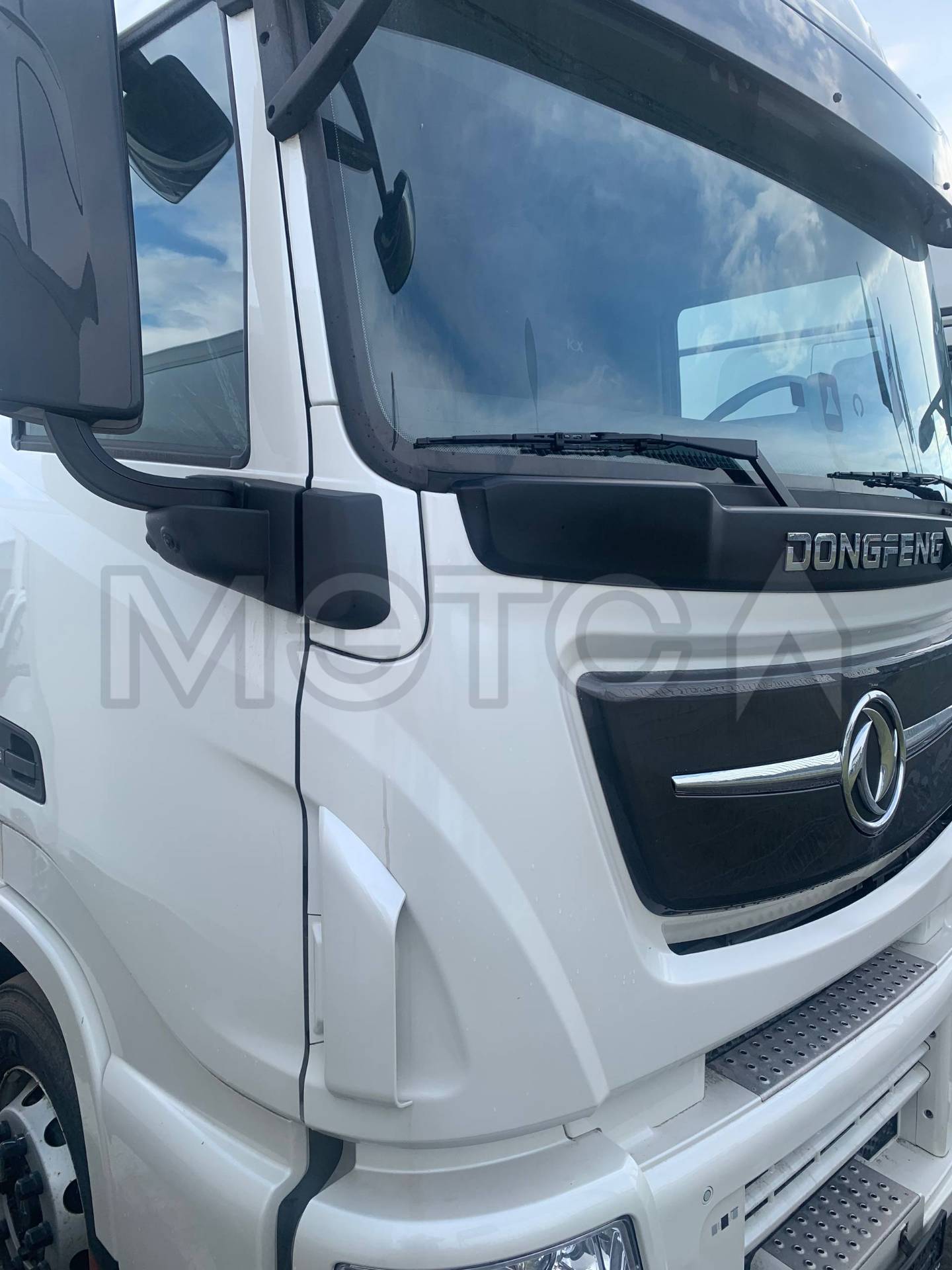 Седельный тягач Dongfeng KX 4x2, 2023 года