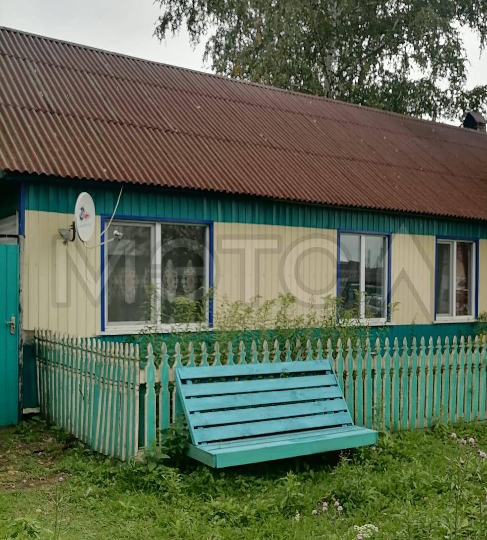 1/2 доля квартиры и 1/2 доля земельного участка в Красноярском крае