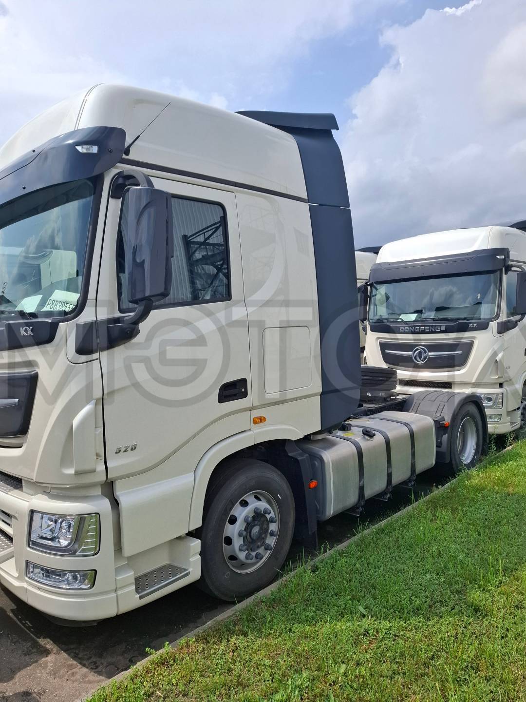 Седельный тягач Dongfeng KX 4x2, 2023 года