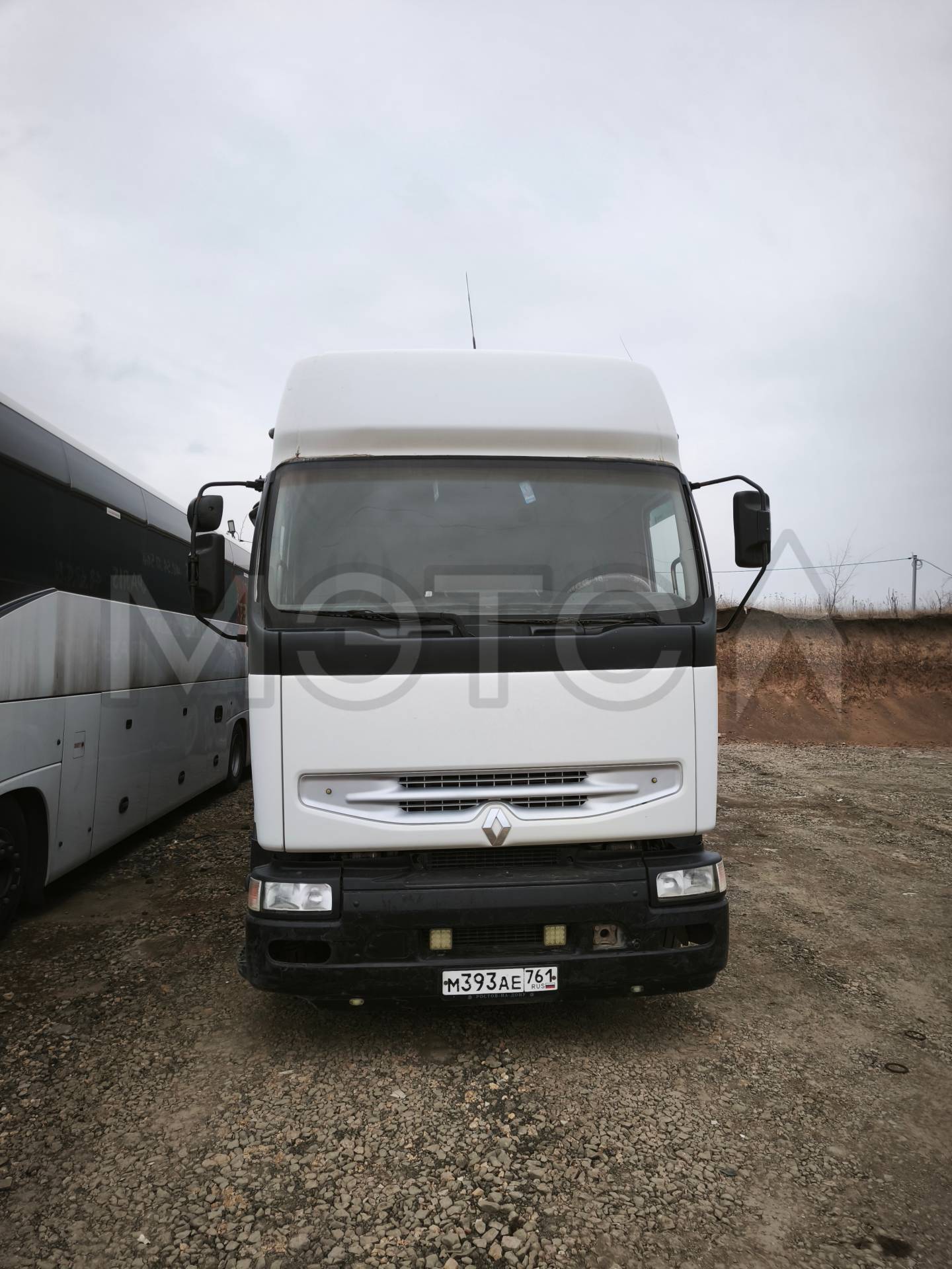 Грузовой автомобиль РЕНО ПРЕМИУМ 420, 2002 года, Полуприцеп с бортовой платформой FREUEHAUF T34C1RP, 1991 года
