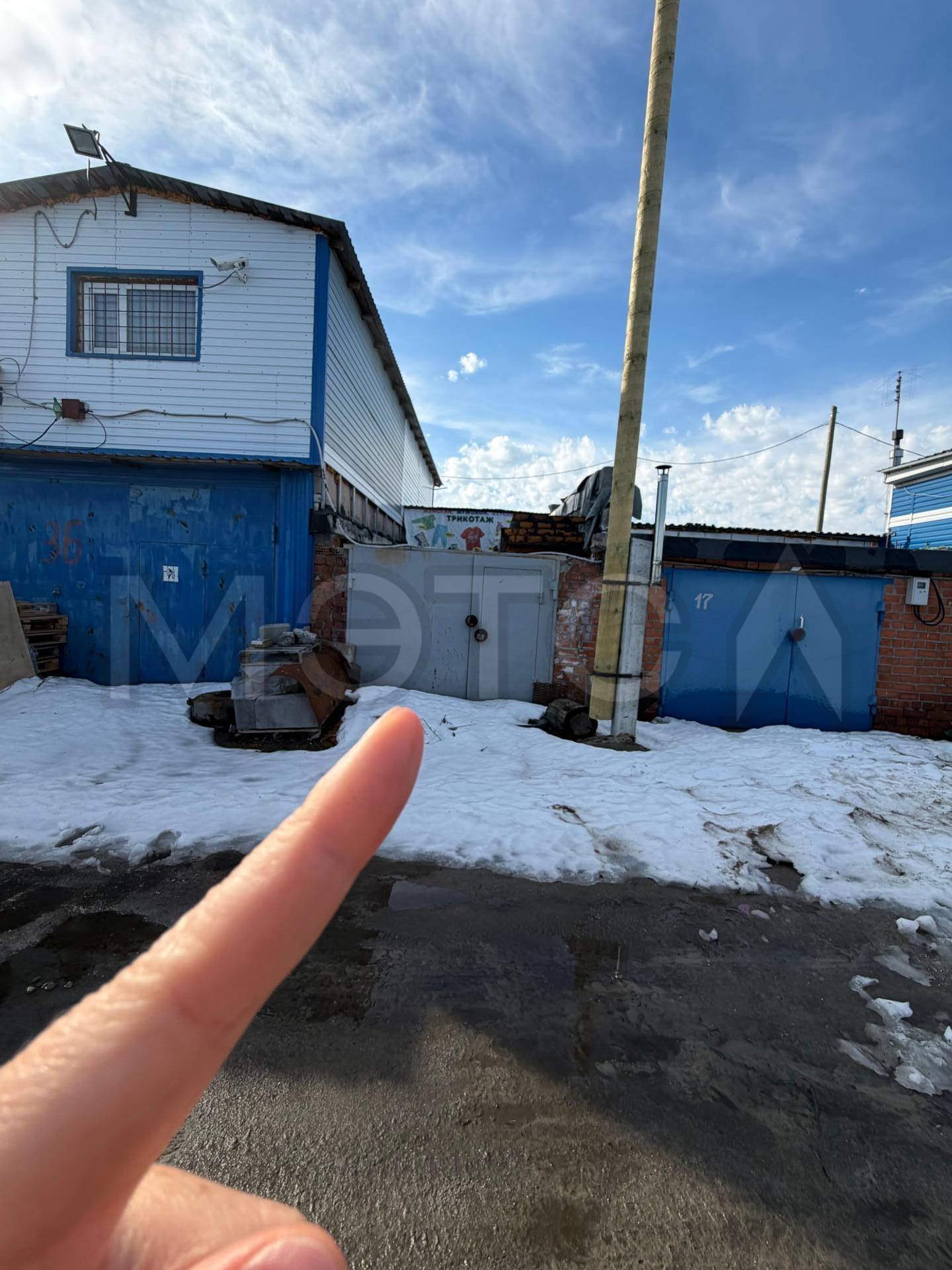 Гараж 24 кв.м. и земельный участок 24 кв.м. в Ямало-Ненецком АО