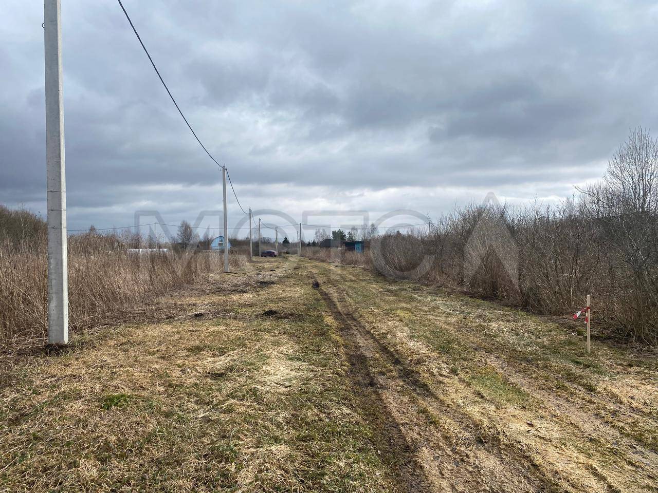 Земельный участок в Ленинградской обл., 600 кв.м.