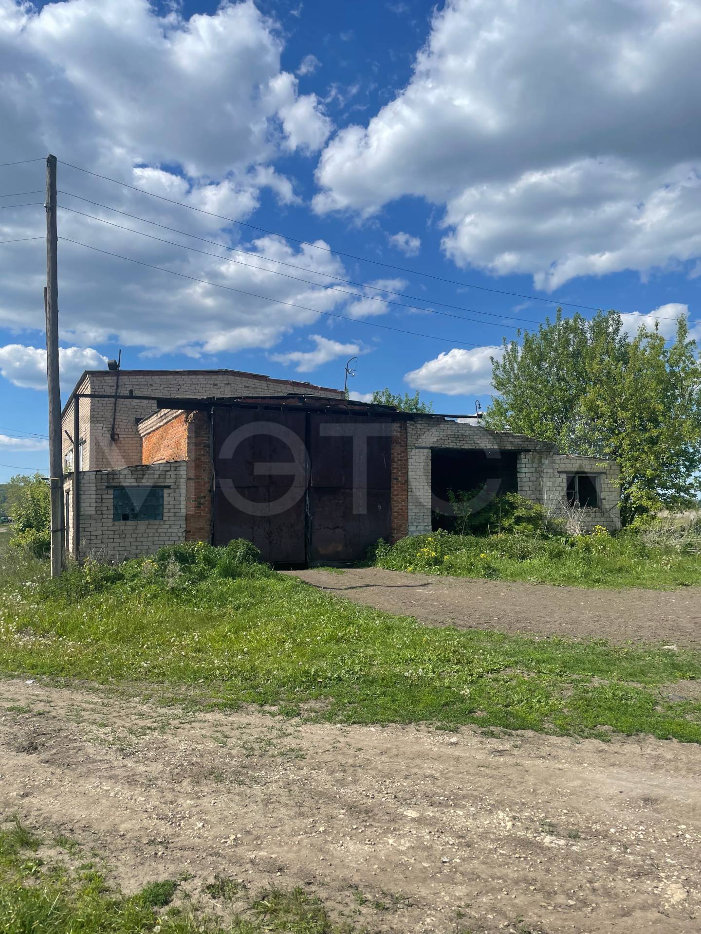 Здание 368,4 кв.м. и земельный участок 39571 кв.м. в Орловской обл.