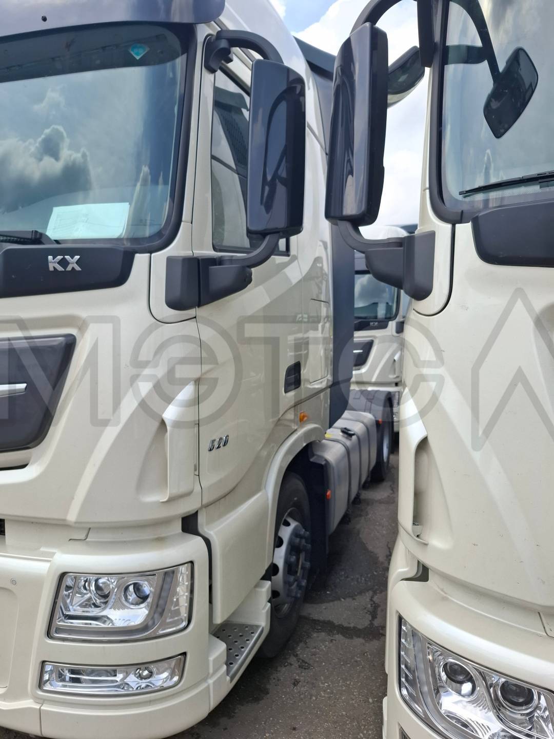 Седельный тягач Dongfeng KX 4x2, 2023 года