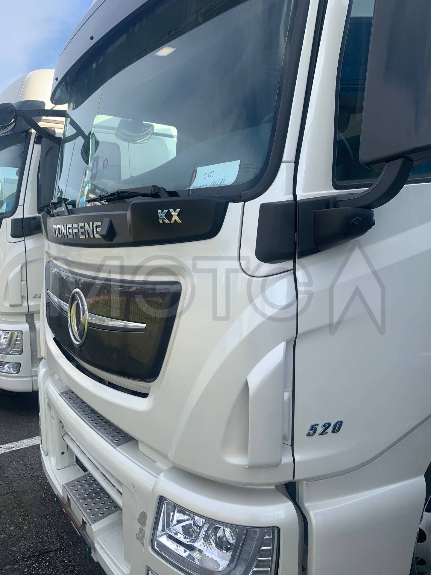 Седельный тягач Dongfeng KX 4x2, 2023 года