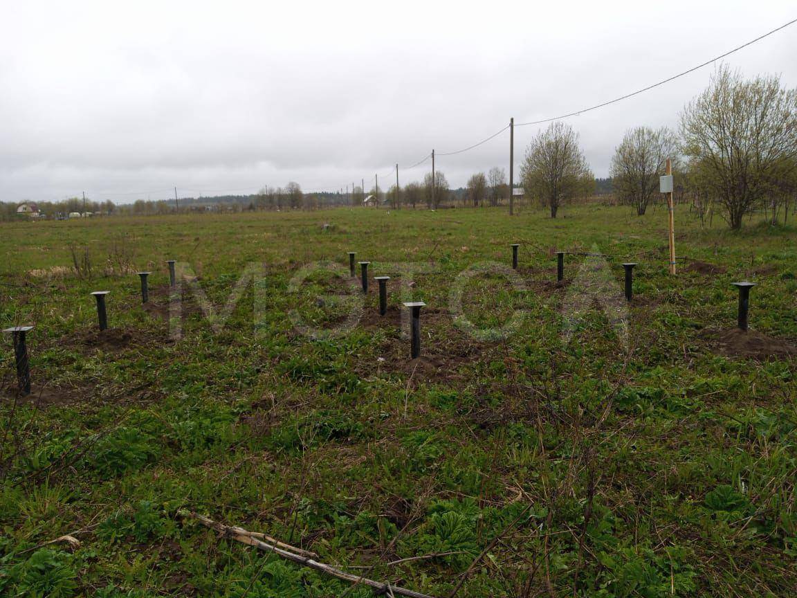 Земельный участок в Ленинградской обл., 1250 кв.м.