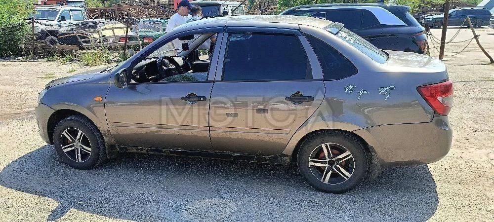 Lada Granta, 2015 года, 81,6 лс, 281871 км