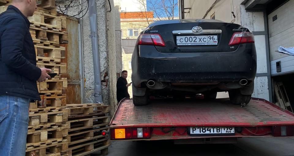 Автомобиль Toyota Camry