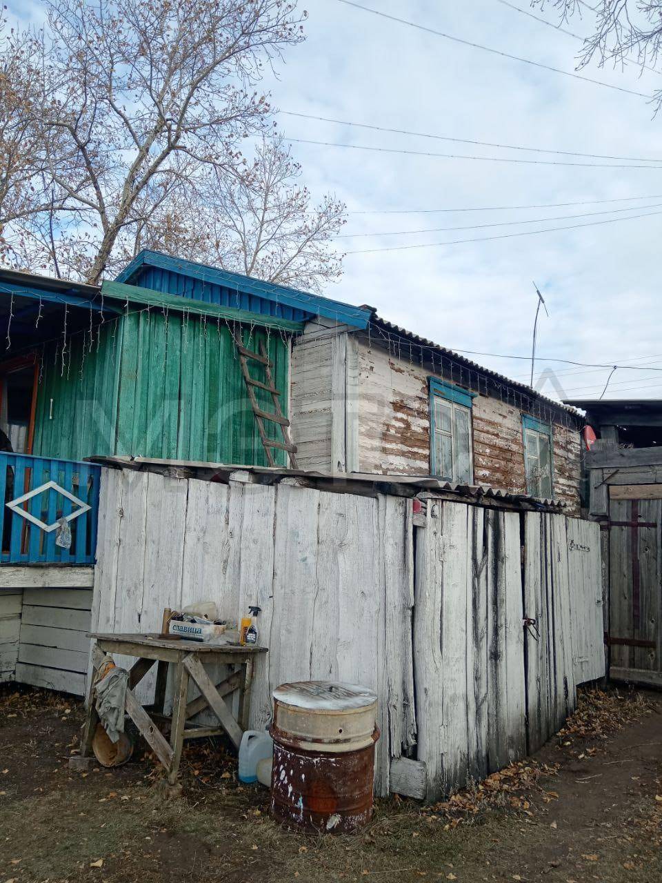 2/5 доли квартиры и 2/5 доли земельного участка в Тыве