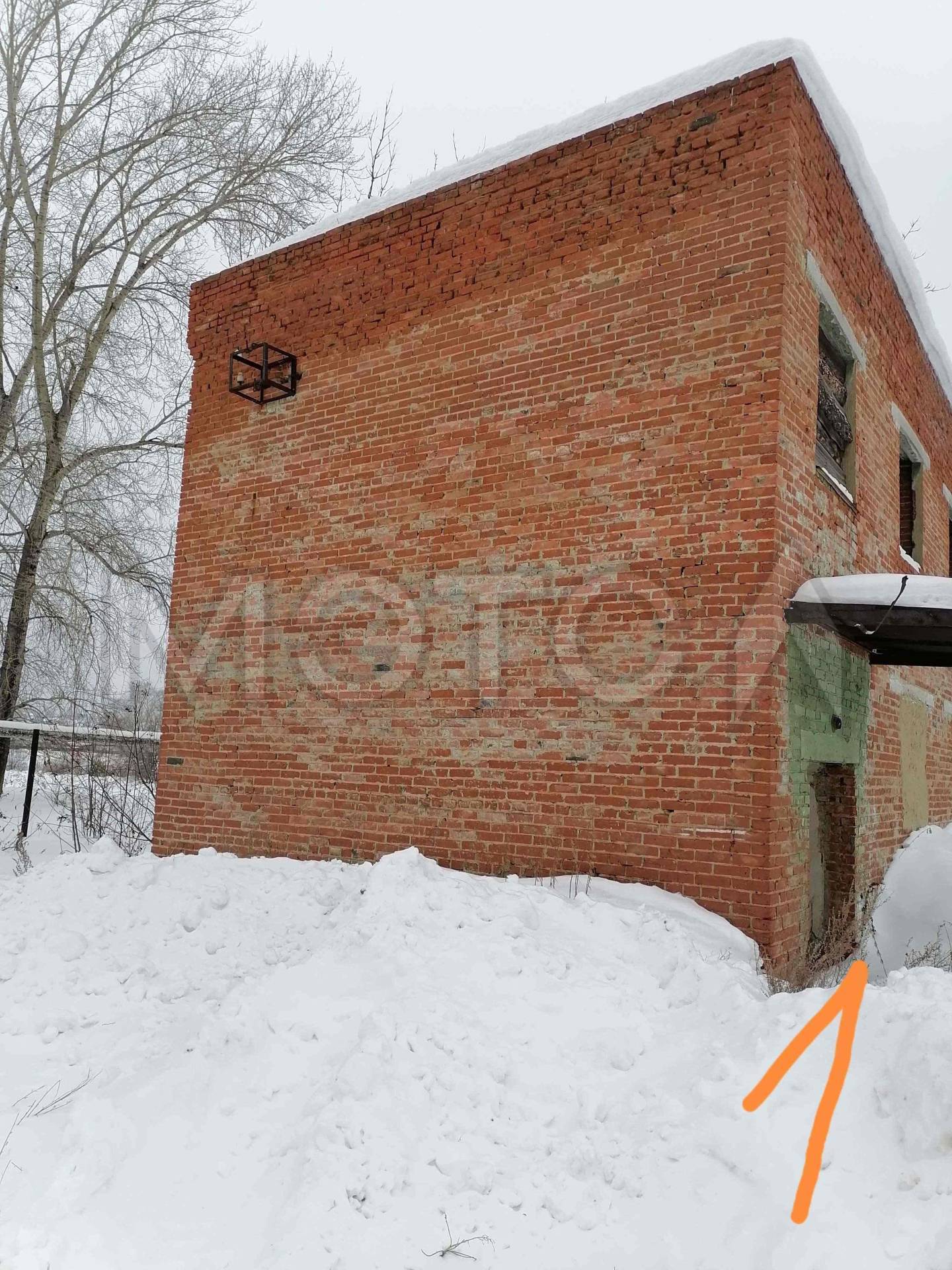 1/2 доля здания в Свердловской обл.