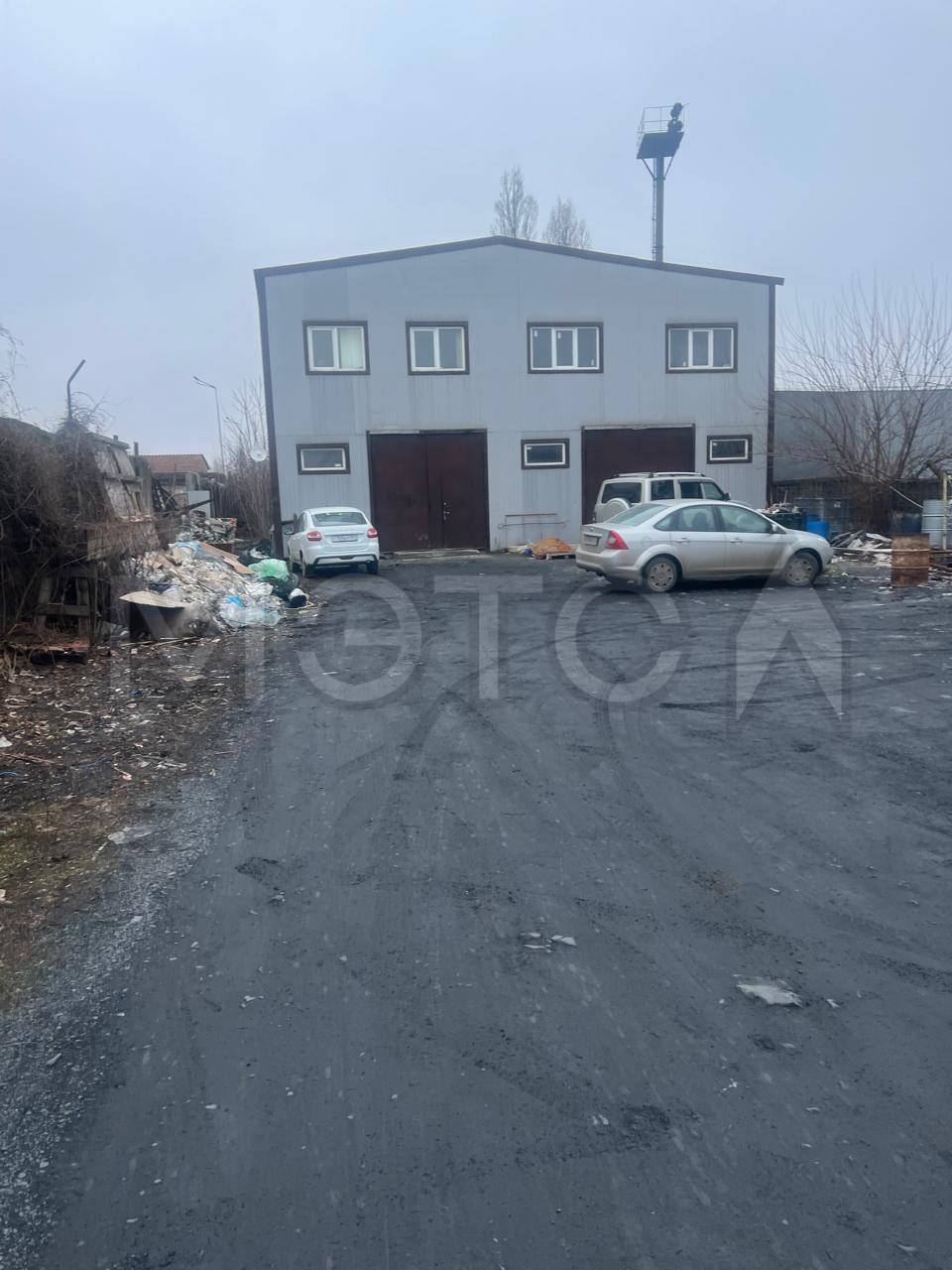 Здание, 1098 кв.м. и земельный участок, 3000 кв.м. в Ростове-на-Дону